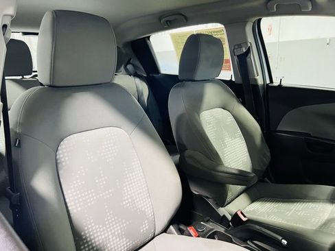 Used 2020 Chevrolet Sonic LT image 31