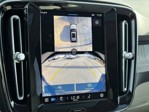 Used 2024 Volvo XC40 B5 Plus w/ Protection Package Premier image 4