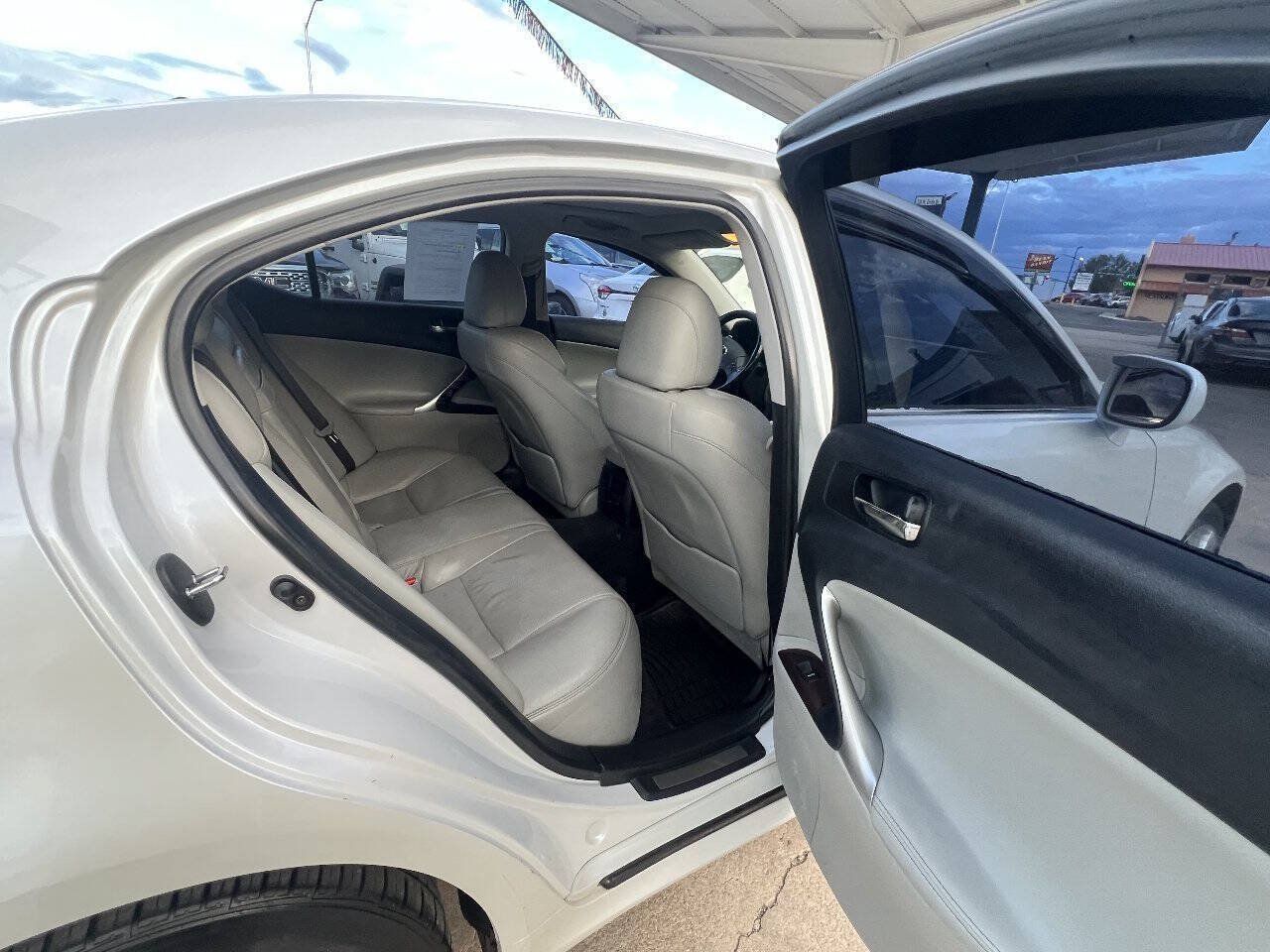 Used 2006 Lexus IS 250 AWD w/ Luxury Pkg image 6