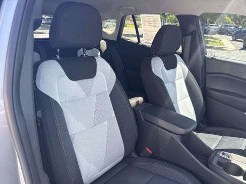 Used 2025 Chevrolet Trax LS w/ Driver Confidence Package FWD image 24