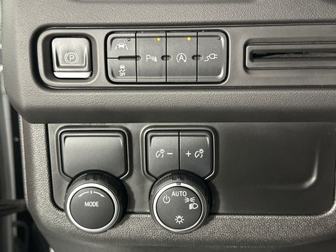 Used 2022 Chevrolet Suburban LT RWD image 22