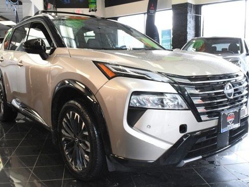 Used 2025 Nissan Rogue Platinum w/ Platinum Premium Package AWD/4WD image 3