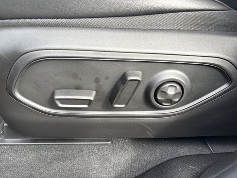 New 2025 Jeep Grand Cherokee Altitude image 17