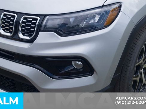Used 2025 Jeep Compass Limited AWD/4WD image 6