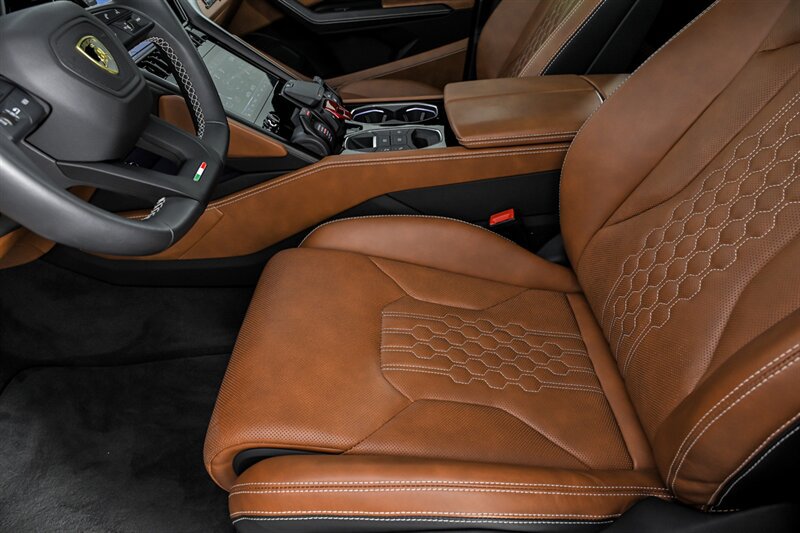 Used 2023 Lamborghini Urus S AWD/4WD image 17