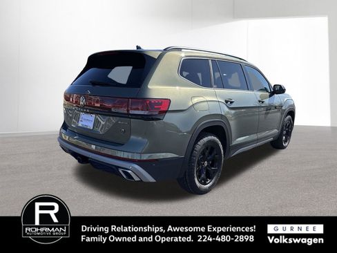 Used 2024 Volkswagen Atlas Peak Edition SEL image 10