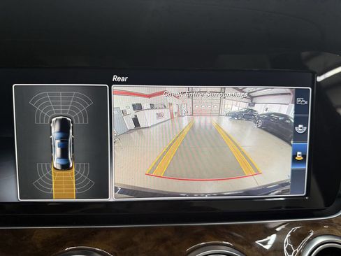 Used 2017 Mercedes-Benz E 300 4MATIC image 30