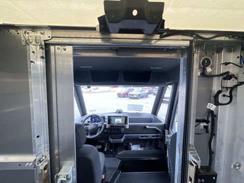 New 2025 Chevrolet Brightdrop 400 image 58