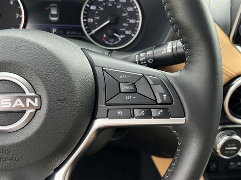 Used 2025 Nissan Sentra SV w/ SV Premium Package image 11