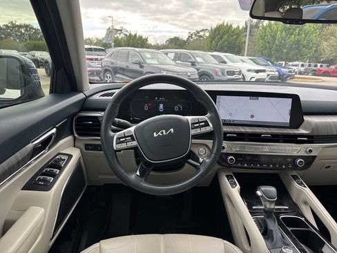 Used 2024 Kia Telluride EX w/ EX Captain's Chair Package image 12