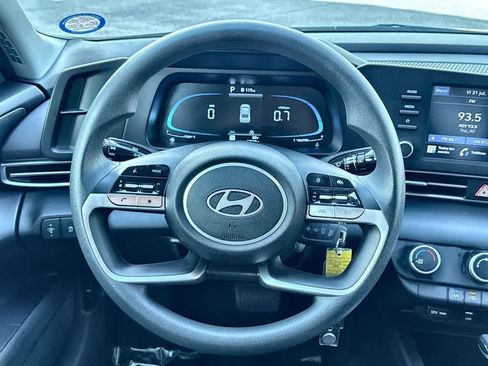 Used 2025 Hyundai Elantra SE FWD image 15