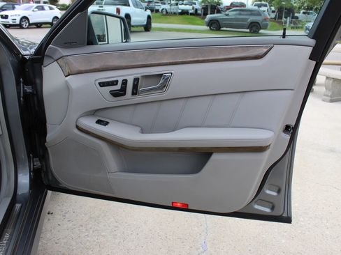 Used 2011 Mercedes-Benz E 350 4MATIC Wagon image 27