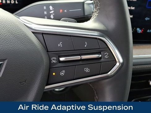 Used 2025 Chevrolet Tahoe High Country AWD/4WD image 9