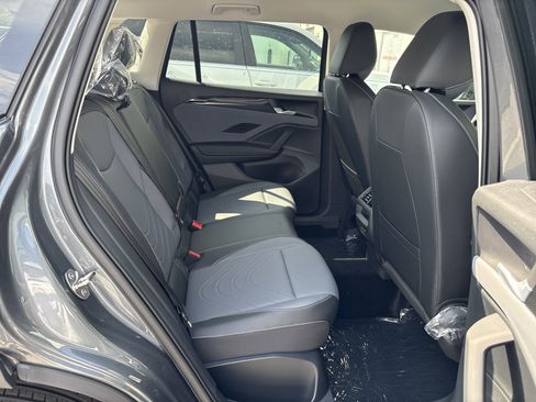 New 2025 Volkswagen Tiguan SE image 10