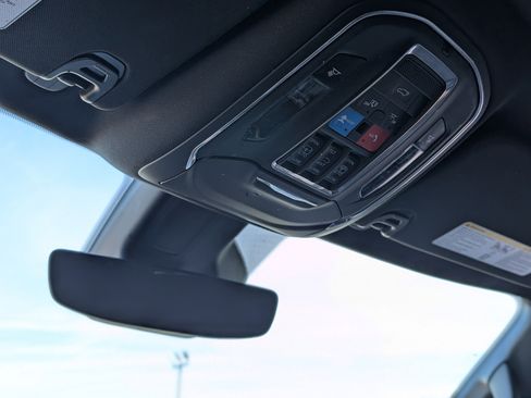 Used 2024 Jeep Wagoneer 4WD w/ Premium Group I image 34