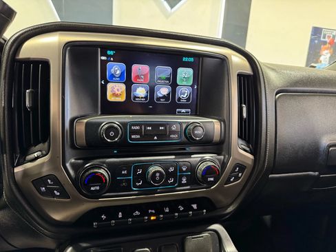 Used 2019 GMC Sierra 2500 Denali w/ Duramax Plus Package AWD/4WD image 10