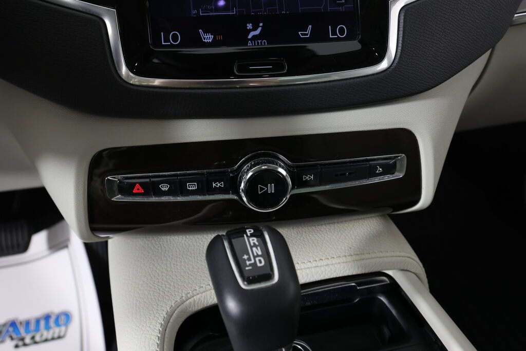 Used 2016 Volvo XC90 T6 Momentum w/ Momentum Plus Package AWD/4WD image 37