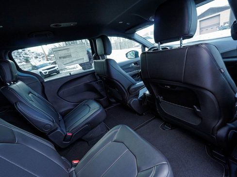 New 2026 Chrysler Pacifica Select image 38