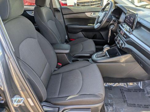 Used 2022 Kia Forte LXS image 27