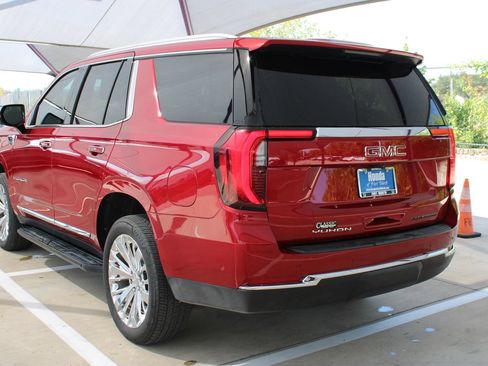 Used 2025 GMC Yukon Elevation AWD/4WD image 3