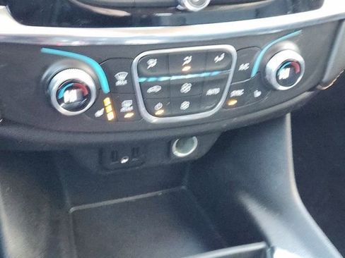 Used 2020 Chevrolet Traverse LT image 21