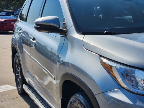 Used 2017 Toyota Highlander XLE AWD/4WD image 13
