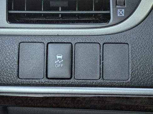 Used 2014 Toyota Camry XLE image 16