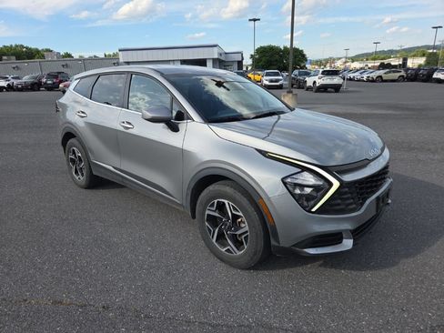 Used 2023 Kia Sportage LX AWD/4WD image 5