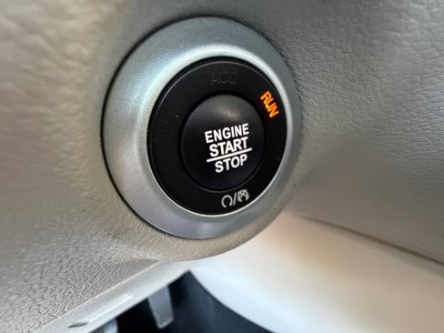 Used 2022 Chrysler Pacifica Touring-L image 30