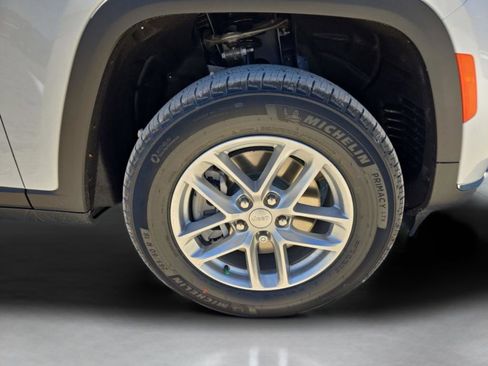 New 2025 Jeep Grand Cherokee L Laredo w/ Luxury Tech Group I RWD image 33