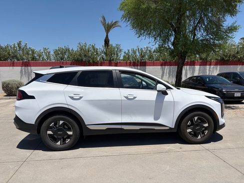Used 2026 Kia Sportage LX FWD image 2