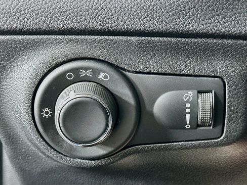 Used 2018 Jeep Compass Sport FWD image 16