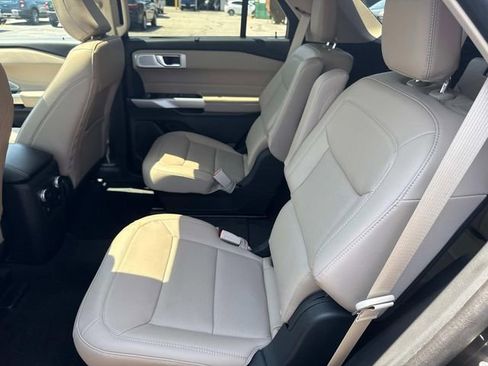 New 2024 Ford Explorer Limited w/ Limited Technology Package image 8