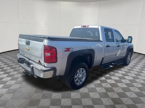Used 2011 Chevrolet Silverado 2500 LT w/ Interior Plus Package AWD/4WD image 5
