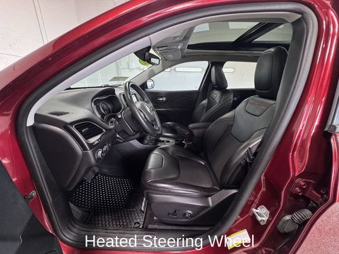 Used 2019 Jeep Cherokee Trailhawk w/ Comfort & Convenience Group AWD/4WD image 12