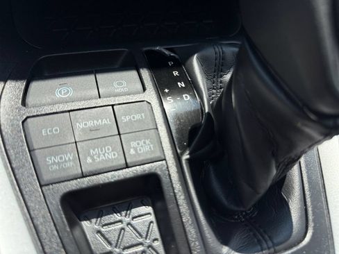 Certified 2025 Toyota RAV4 XLE AWD/4WD image 38