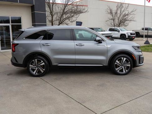 Certified 2023 Kia Sorento EX image 8