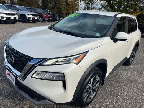 Used 2023 Nissan Rogue SV image 5