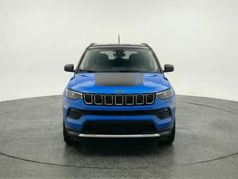 Used 2025 Jeep Compass Trailhawk AWD/4WD image 2