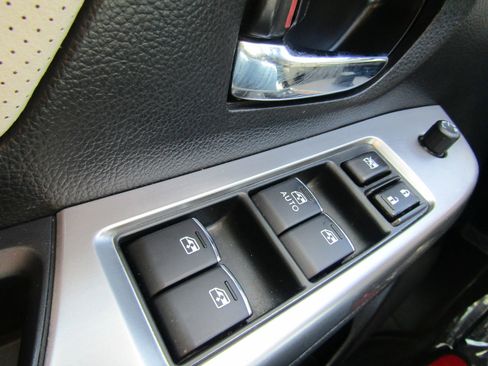 Used 2016 Subaru Crosstrek 2.0i Limited image 30