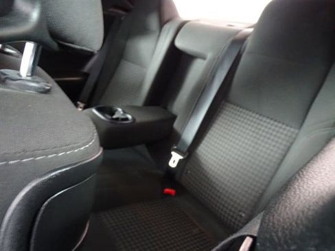 Used 2017 Dodge Challenger SXT image 4