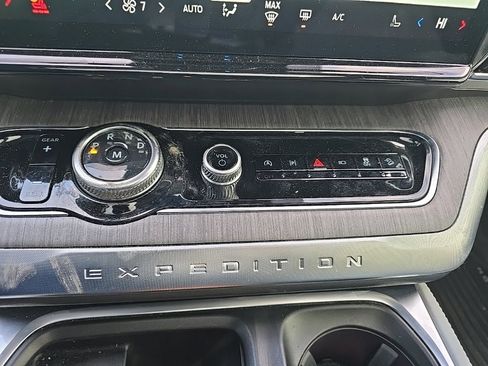 Used 2025 Ford Expedition Platinum w/ Platinum Ultimate Package image 25