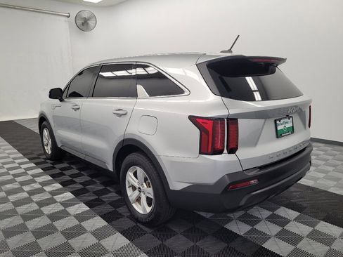 Used 2022 Kia Sorento LX FWD image 5