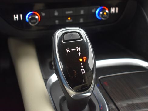 Used 2019 Buick Enclave Essence image 25