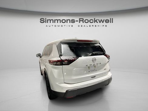 Used 2025 Nissan Rogue SV image 12