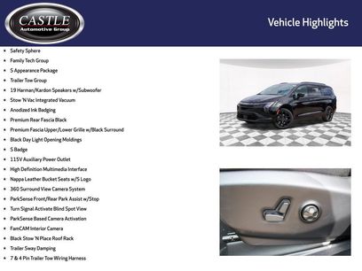 New 2027 Chrysler Pacifica Limited w/ Family Tech Group