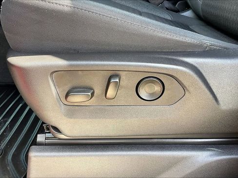 Used 2025 Chevrolet Silverado 2500 Custom w/ Custom Value Package image 26