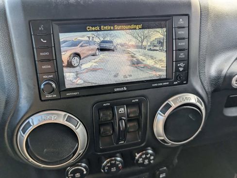 Used 2016 Jeep Wrangler Unlimited Sahara w/ Dual Top Group image 19