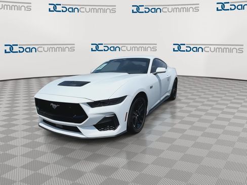 Used 2025 Ford Mustang GT RWD image 4