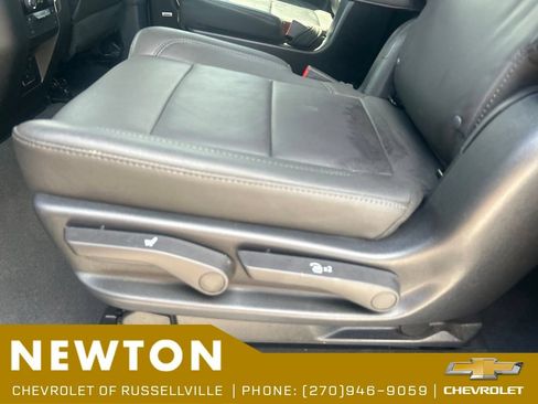 Used 2025 Chevrolet Suburban Z71 w/ Comfort Package AWD/4WD image 37
